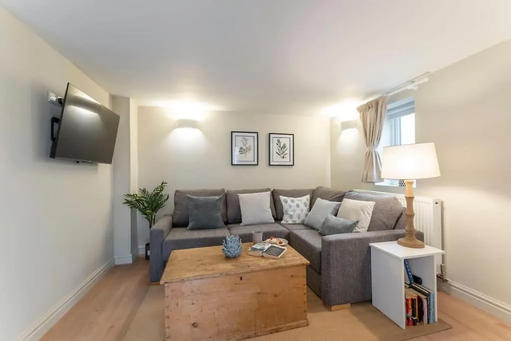Cosy & Peaceful Self Contained Home In Montpellier Cheltenham