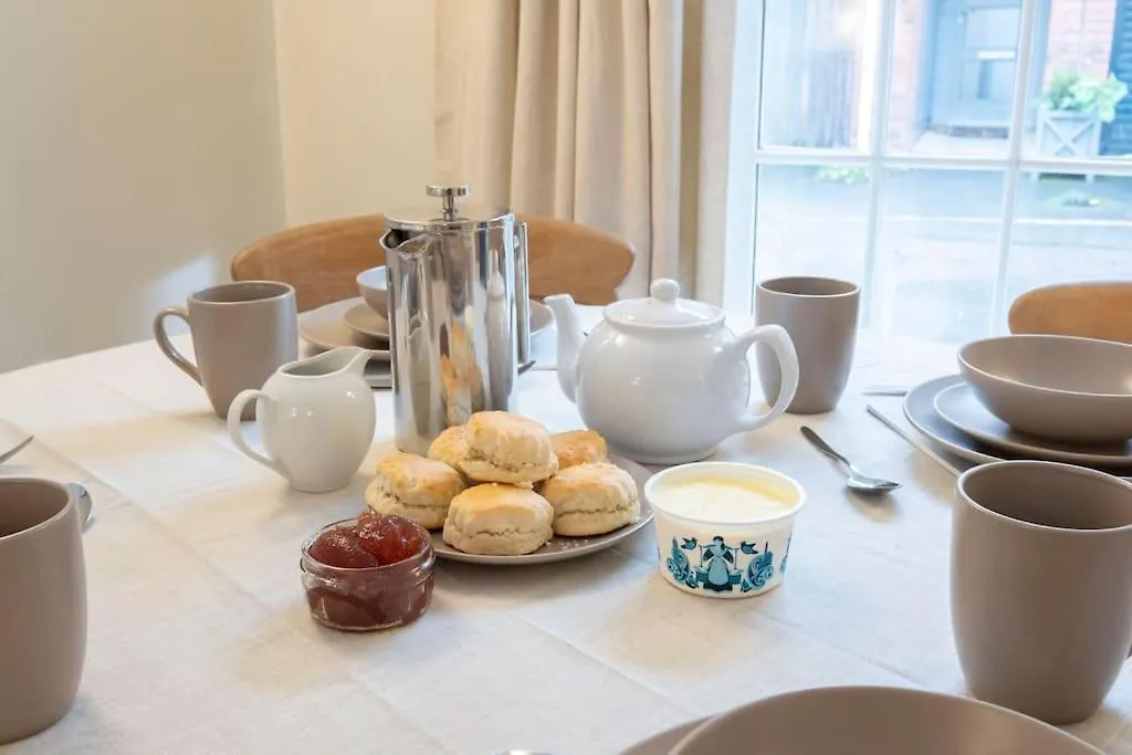 Holiday home Cosy & Peaceful Self Contained Home In Montpellier Cheltenham