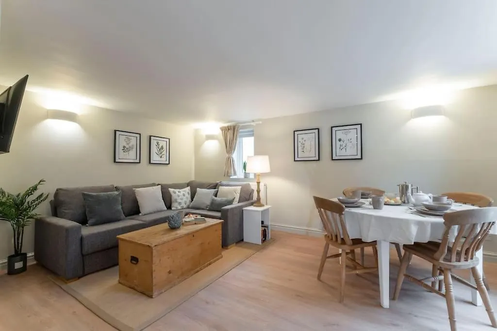 Cosy & Peaceful Self Contained Home In Montpellier Cheltenham