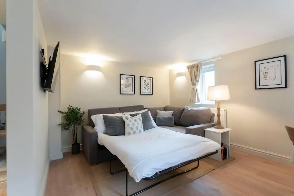 Cosy & Peaceful Self Contained Home In Montpellier Cheltenham Holiday home
