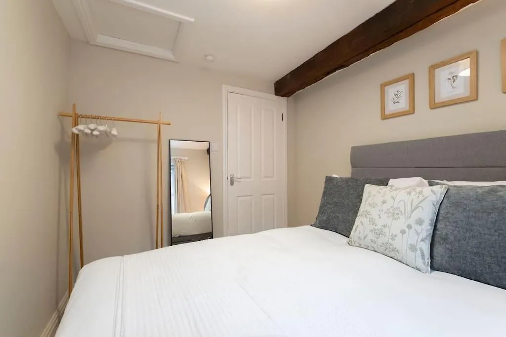 Cosy & Peaceful Self Contained Home In Montpellier Cheltenham United Kingdom
