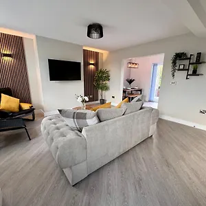 The Perfect Place 3 Bedroom House With Garden And Parking Holiday home Barnsley