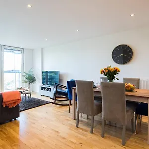 Wild Roses Serviced - Greenwich Apartment London